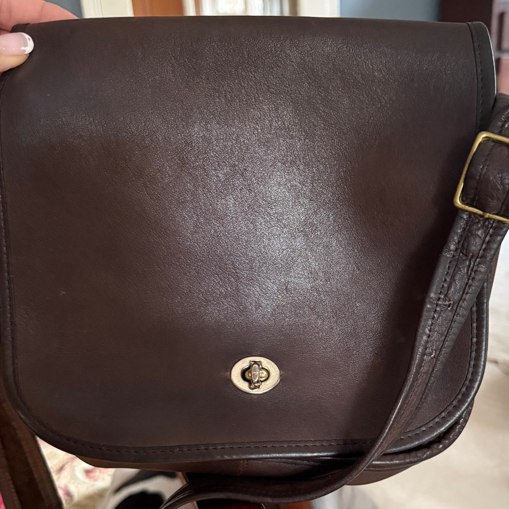 Vintage Quiet Luxury 90’s COACH Chocolate Brown Leather Crossbody Shoulder Bag